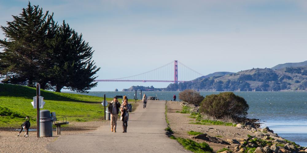 GG bridge and people