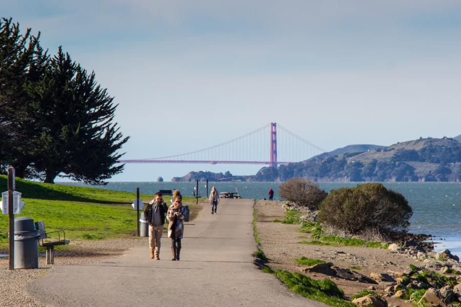 GG bridge and people